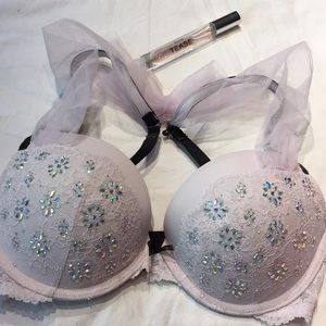 🌸 NWT Victoria Secret Dream Angels Push Up Bra.